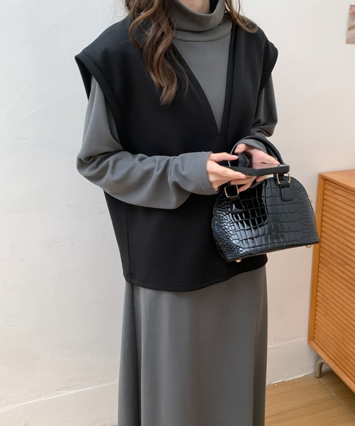 ECLIN(エクラン)の「Vネックベスト&タートルネックフレアワンピースセットアップ(ワンピース・レディース・ブラック/チャコールグレー/ベージュ・M/L)」の7枚目の写真