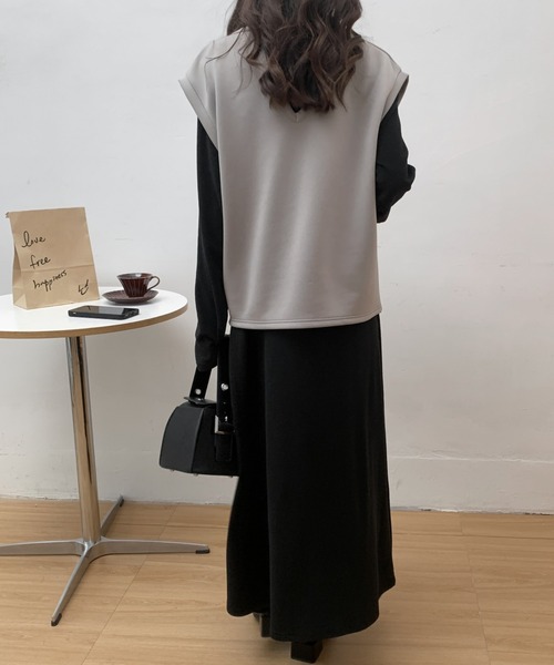 ECLIN(エクラン)の「Vネックベスト&タートルネックフレアワンピースセットアップ(ワンピース・レディース・ブラック/チャコールグレー/ベージュ・M/L)」の19枚目の写真