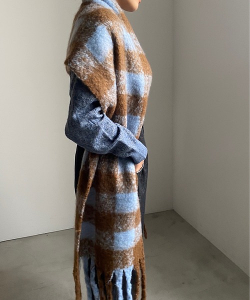 Ameri（アメリ）の「CHECK FLUFFY SOFT STOLE（ストール/ショール・レディース・ブラック/ブルー・FREE）」の9枚目の写真