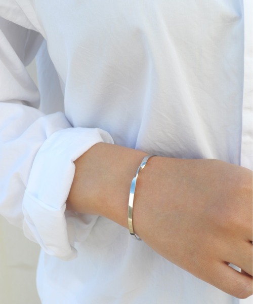 ieLS（イエルズ）の「金属アレルギー対応「ieLS」ステンレス　デザインバングル（ブレスレット・メンズ・ゴールド/シルバー・ONE SIZE）」の4枚目の写真