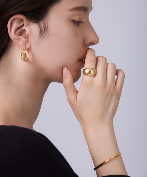 ieLS（イエルズ）の「金属アレルギー対応「ieLS」ステンレス　デザインバングル（ブレスレット・メンズ・ゴールド/シルバー・ONE SIZE）」の5枚目の写真