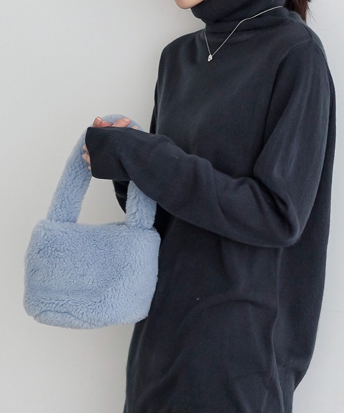 KOBE LETTUCE(コウベレタス)の「ファーバケツバッグ(ハンドバッグ・レディース・アイボリー/ブルー/ブラック/ブラウン・FREE)」の4枚目の写真