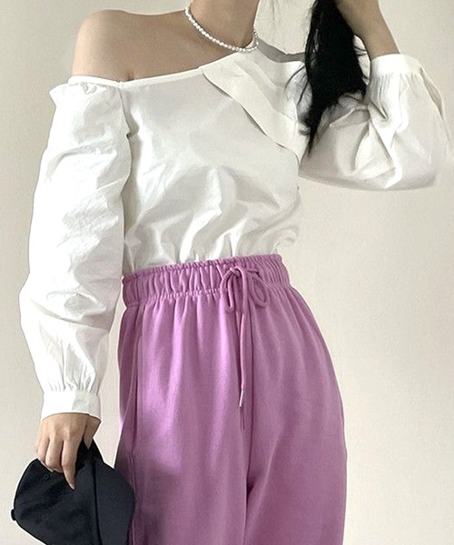 Amulet(アミュレット)の「アシンメトリーネックブラウス(シャツ/ブラウス・レディース・ブルー/ベージュ/ホワイト・M/L)」の6枚目の写真