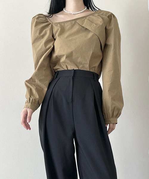 Amulet(アミュレット)の「アシンメトリーネックブラウス(シャツ/ブラウス・レディース・ブルー/ベージュ/ホワイト・M/L)」の8枚目の写真