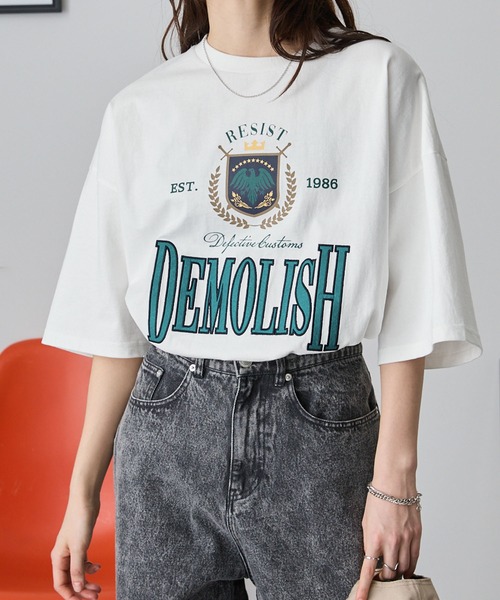 MONO-MART（モノマート）の「PARAMUS MINNESOTA DES MOINES LOGO CREW NECK T-SHIRTS / パラマス ミネソタ デモイン アーチロゴ 配色刺繍 クルーネック ビッグ 半袖Tシャツ（Tシャツ/カットソー・レディース・ピンク系1/グレー系1/ライトグレー系4/ライトグレー系2/ネイビー系2/ブラック系4/ピンク系4/グリーン系2/ホワイト系1/ホワイト系4/ライトグレー系1/ブラック系5/ブラック系6/レッド系1/ネイビー系6/ホワイト系5/ライトグレー系5/ホワイト系6・L/M/S/XL）」の4枚目の写真