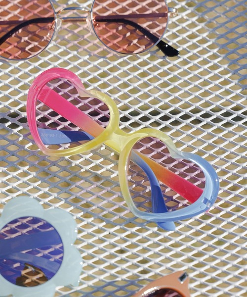 BAYFLOW（ベイフロー）の「[KIDS]サングラス ハート（サングラス・キッズ・パープル/ブルー・FREE）」の2枚目の写真