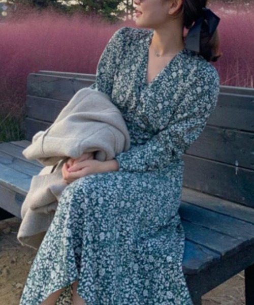 Jasmine Grandiflorum(ジャスミングランディフローラム)の「配色 Vネック 花柄ワンピース(ワンピース・レディース・グリーン/チョコ/ブラック・FREE)」の12枚目の写真