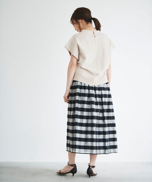 le.coeur blanc（ルクールブラン）の「フレアスリーブニットプルオーバー（ニット/セーター・レディース・ブルー/ダークグレー/キャメル/グレイッシュベージュ・38）」の5枚目の写真