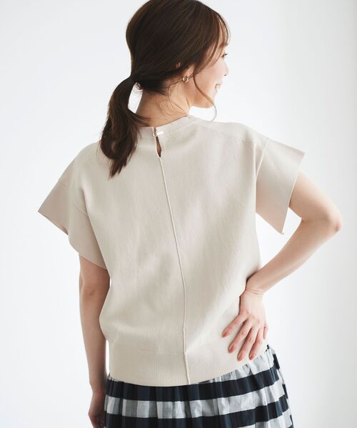 le.coeur blanc（ルクールブラン）の「フレアスリーブニットプルオーバー（ニット/セーター・レディース・ブルー/ダークグレー/キャメル/グレイッシュベージュ・38）」の13枚目の写真