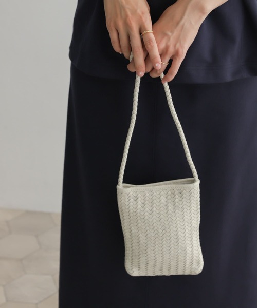 URBAN RESEARCH DOORS（アーバンリサーチドアーズ）の「レザーメッシュショルダーバッグ（ショルダーバッグ・レディース・ブラック/ブラック系その他/ホワイト・-）」の4枚目の写真