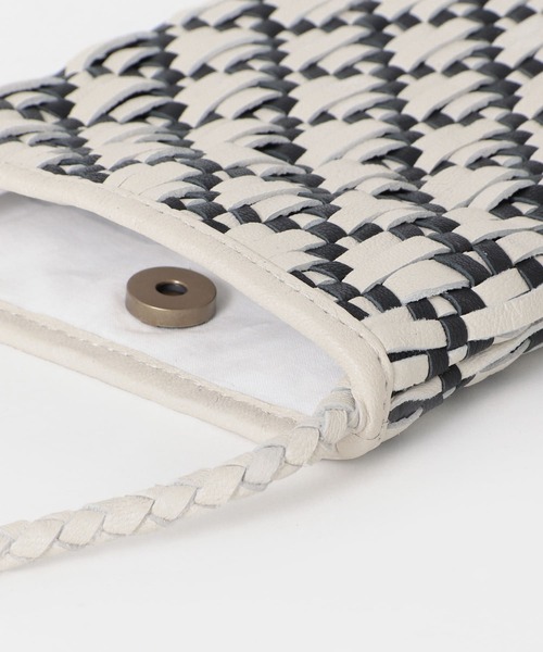 URBAN RESEARCH DOORS（アーバンリサーチドアーズ）の「レザーメッシュショルダーバッグ（ショルダーバッグ・レディース・ブラック/ブラック系その他/ホワイト・-）」の13枚目の写真