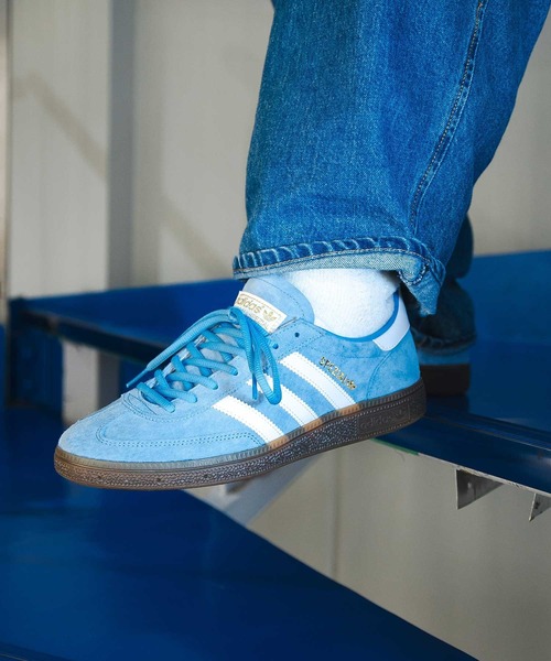 adidas(アディダス)の「adidas HANDBALL SPEZIAL / アディダス ハンドボール スペツィアル(スニーカー・メンズ・ブラック/ブルー/ネイビー・27.0cm/23.5cm/26.5cm/27.5cm/26.0cm/28.5cm/25.5cm/29.0cm/28.0cm/24.5cm/25.0cm/24.0cm/23.0cm/30.0cm/22.5cm)」の4枚目の写真