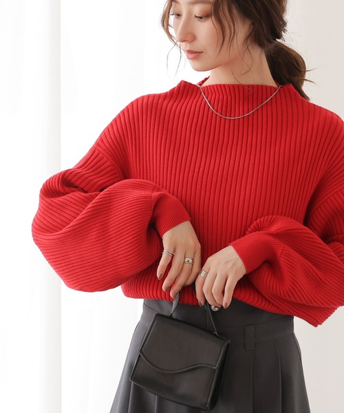 frames RAY CASSIN（フレームスレイカズン）の「18色展開/もちっとふんわり触感の、王道モテニット。ボトルネックボリュームスリーブリブニットプルオーバー（ニット/セーター・レディース・ピンク/オフホワイト/レッド/ネイビー/ブラック/オレンジ/ブルー/グリーン/モスグリーン/ブルー系/グレイッシュベージュ/イエロー×グリーン/グリーン系/ブラック系/ピンク系その他/イエロー/ラベンダー/ワインレッド・FREE）」の16枚目の写真