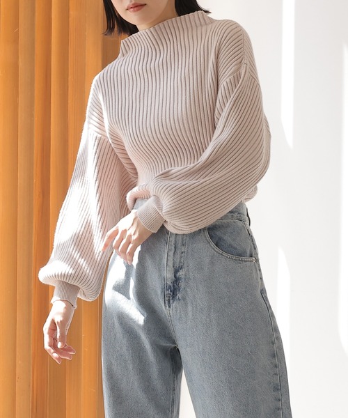 frames RAY CASSIN（フレームスレイカズン）の「18色展開/もちっとふんわり触感の、王道モテニット。ボトルネックボリュームスリーブリブニットプルオーバー（ニット/セーター・レディース・ピンク/オフホワイト/レッド/ネイビー/ブラック/オレンジ/ブルー/グリーン/モスグリーン/ブルー系/グレイッシュベージュ/イエロー×グリーン/グリーン系/ブラック系/ピンク系その他/イエロー/ラベンダー/ワインレッド・FREE）」の5枚目の写真