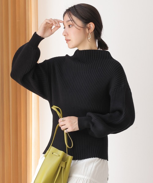 frames RAY CASSIN（フレームスレイカズン）の「18色展開/もちっとふんわり触感の、王道モテニット。ボトルネックボリュームスリーブリブニットプルオーバー（ニット/セーター・レディース・ピンク/オフホワイト/レッド/ネイビー/ブラック/オレンジ/ブルー/グリーン/モスグリーン/ブルー系/グレイッシュベージュ/イエロー×グリーン/グリーン系/ブラック系/ピンク系その他/イエロー/ラベンダー/ワインレッド・FREE）」の3枚目の写真