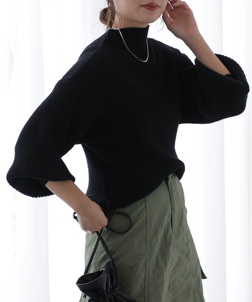 frames RAY CASSIN（フレームスレイカズン）の「18色展開/もちっとふんわり触感の、王道モテニット。ボトルネックボリュームスリーブリブニットプルオーバー（ニット/セーター・レディース・ピンク/オフホワイト/レッド/ネイビー/ブラック/オレンジ/ブルー/グリーン/モスグリーン/ブルー系/グレイッシュベージュ/イエロー×グリーン/グリーン系/ブラック系/ピンク系その他/イエロー/ラベンダー/ワインレッド・FREE）」の19枚目の写真