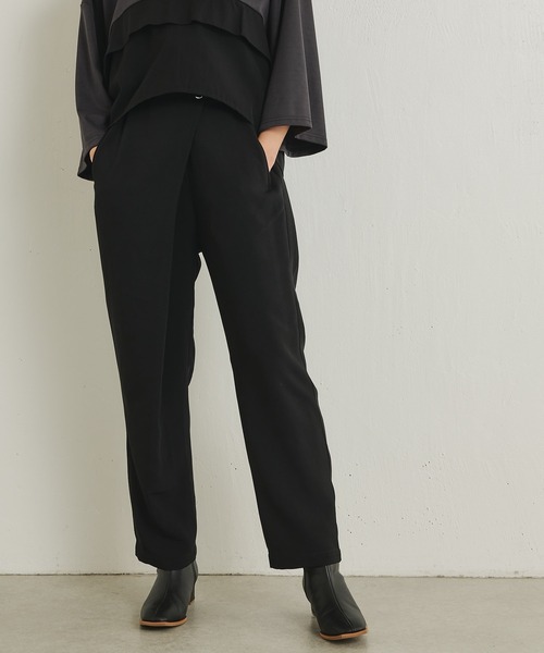 ear PAPILLONNER(イアパピヨネ)の「フロントタックパンツ【SUM1 STYLE(スミ スタイル)】(スラックス・レディース・ブラック・ONE SIZE)」の1枚目の写真