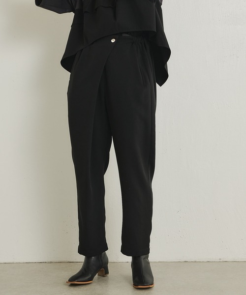 ear PAPILLONNER(イアパピヨネ)の「フロントタックパンツ【SUM1 STYLE(スミ スタイル)】(スラックス・レディース・ブラック・ONE SIZE)」の2枚目の写真