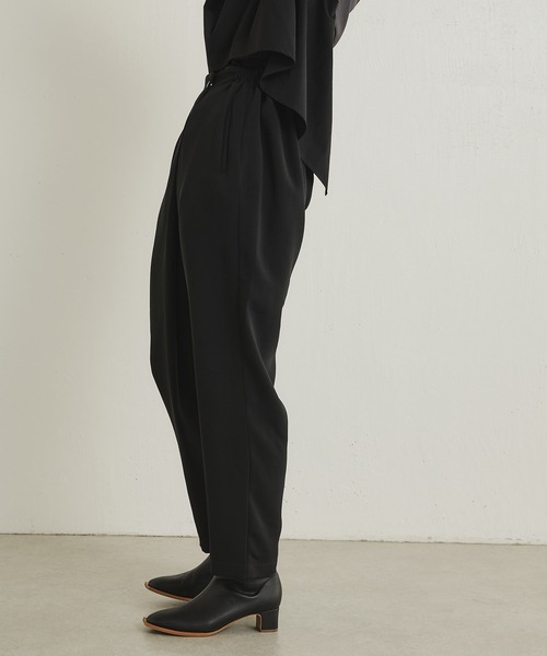 ear PAPILLONNER(イアパピヨネ)の「フロントタックパンツ【SUM1 STYLE(スミ スタイル)】(スラックス・レディース・ブラック・ONE SIZE)」の3枚目の写真