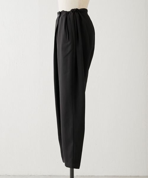 ear PAPILLONNER(イアパピヨネ)の「フロントタックパンツ【SUM1 STYLE(スミ スタイル)】(スラックス・レディース・ブラック・ONE SIZE)」の7枚目の写真