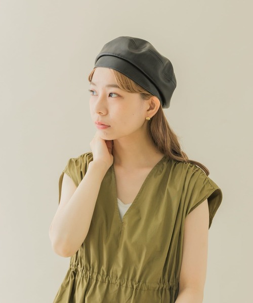 SMELLY(スメリー)の「フェイクレザーバックルベレー(ハンチング/ベレー帽・レディース・キャメル/ブラック・-)」の15枚目の写真