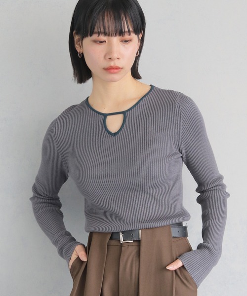 cheriella（シェリエラ）の「【cheriella】WEB限定配色デザインネックニット WEB LIMITED CONTRAST DESIGN NECK KNIT（ニット/セーター・レディース・ダークグレー/ダークブルー/アイボリー/ダークグリーン/ブラック/ワインレッド・M）」の3枚目の写真