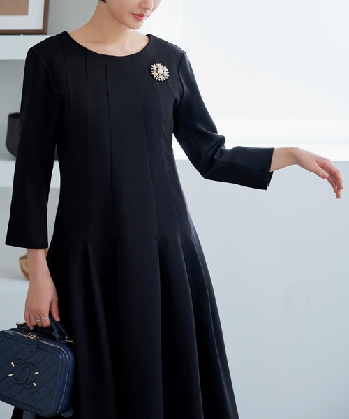 RUIRUE BOUTIQUE（ルイルエブティック）の「[2way]パール付け襟・タックフレアワンピース 美脚効果（ドレス・レディース・モカ/ブラック/チャコールグレー・3L/LL/L/M/S）」の19枚目の写真