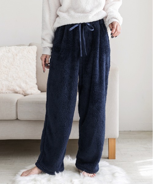 ad thie(アドティエ)の「ボア ロング パンツ(ルームウェア/パジャマ・レディース・チャコール/ピンク/ブラック/ブルー/ミント/オフホワイト/ナチュラル/ネイビー・FREE)」の6枚目の写真
