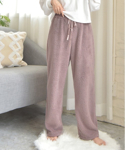ad thie(アドティエ)の「ボア ロング パンツ(ルームウェア/パジャマ・レディース・チャコール/ピンク/ブラック/ブルー/ミント/オフホワイト/ナチュラル/ネイビー・FREE)」の8枚目の写真