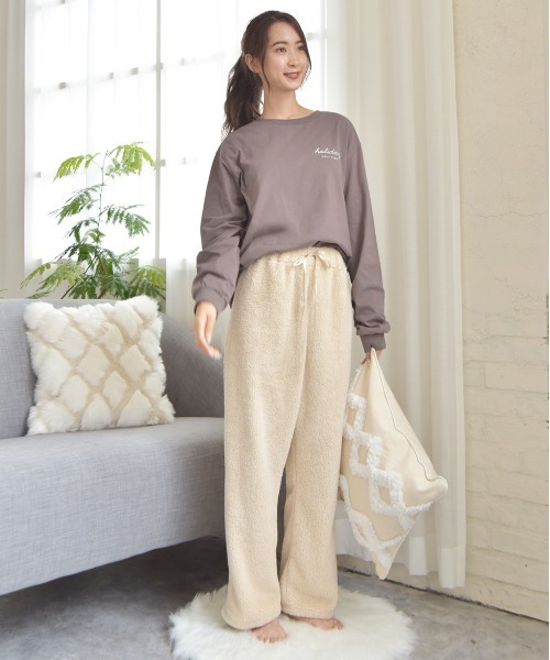 ad thie(アドティエ)の「ボア ロング パンツ(ルームウェア/パジャマ・レディース・チャコール/ピンク/ブラック/ブルー/ミント/オフホワイト/ナチュラル/ネイビー・FREE)」の11枚目の写真