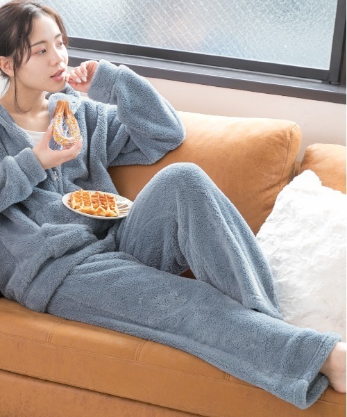 ad thie(アドティエ)の「ボア ロング パンツ(ルームウェア/パジャマ・レディース・チャコール/ピンク/ブラック/ブルー/ミント/オフホワイト/ナチュラル/ネイビー・FREE)」の14枚目の写真