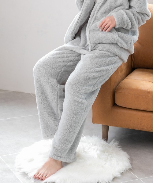 ad thie(アドティエ)の「ボア ロング パンツ(ルームウェア/パジャマ・レディース・チャコール/ピンク/ブラック/ブルー/ミント/オフホワイト/ナチュラル/ネイビー・FREE)」の13枚目の写真