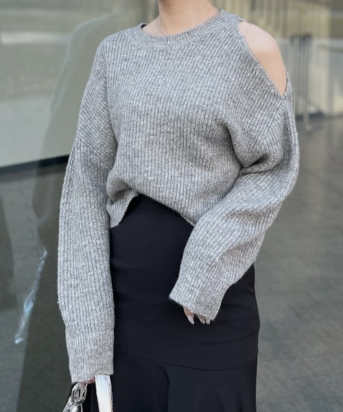 Reurie'（レウリィ）の「【ZOZO限定カラー有】オープンショルダーニット /肩開き ルーズニット カラーニット プルオーバー ショート丈  アイボリー グレー グリーン（ニット/セーター・レディース・アイボリー/チャコールグレー/グリーン/グレー・FREE）」の14枚目の写真