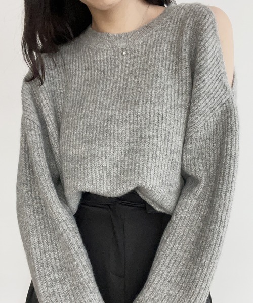 Reurie'（レウリィ）の「【ZOZO限定カラー有】オープンショルダーニット /肩開き ルーズニット カラーニット プルオーバー ショート丈  アイボリー グレー グリーン（ニット/セーター・レディース・アイボリー/チャコールグレー/グリーン/グレー・FREE）」の5枚目の写真