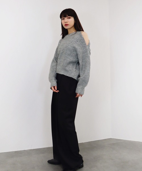 Reurie'（レウリィ）の「【ZOZO限定カラー有】オープンショルダーニット /肩開き ルーズニット カラーニット プルオーバー ショート丈  アイボリー グレー グリーン（ニット/セーター・レディース・アイボリー/チャコールグレー/グリーン/グレー・FREE）」の10枚目の写真