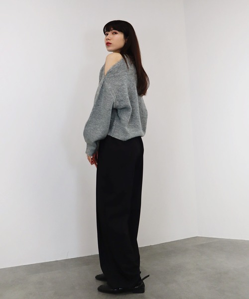 Reurie'（レウリィ）の「【ZOZO限定カラー有】オープンショルダーニット /肩開き ルーズニット カラーニット プルオーバー ショート丈  アイボリー グレー グリーン（ニット/セーター・レディース・アイボリー/チャコールグレー/グリーン/グレー・FREE）」の7枚目の写真