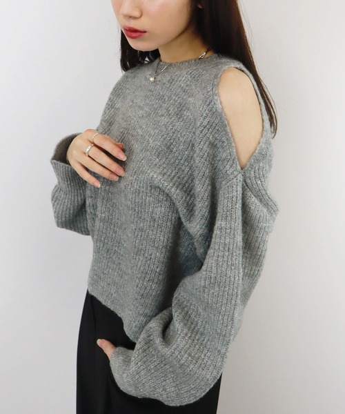 Reurie'（レウリィ）の「【ZOZO限定カラー有】オープンショルダーニット /肩開き ルーズニット カラーニット プルオーバー ショート丈  アイボリー グレー グリーン（ニット/セーター・レディース・アイボリー/チャコールグレー/グリーン/グレー・FREE）」の9枚目の写真