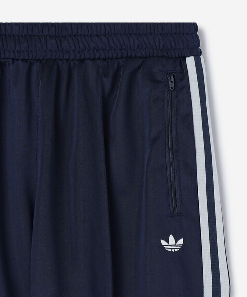 adidas（アディダス）の「adidas | トラックパンツ NAVY MEN
