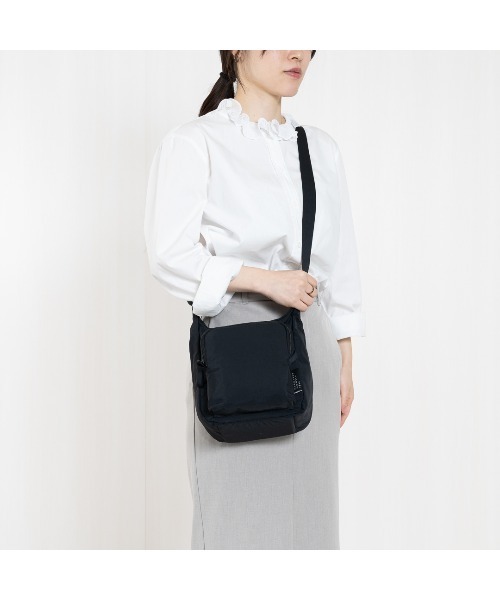MARGARET HOWELL idea(マーガレット・ハウエルアイデア)の「MARGARET HOWELL idea(マーガレット・ハウエル アイデア) VINTAGE LIKE ショルダーバッグ(ショルダーバッグ・メンズ・ネイビー/ブラウン/ブラック・FREE)」の14枚目の写真