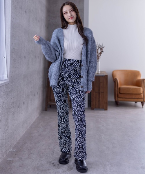 clear（クリア）の「ジャガードカットフレアパンツ[低身長用サイズ有]（その他パンツ・レディース・ブラック/ピンク/ベージュ・F/XS）」の5枚目の写真