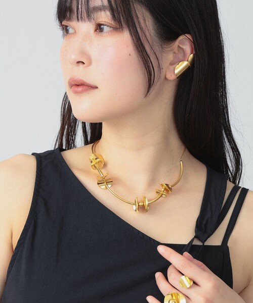 Ray BEAMS(レイビームス)の「RBS / カーブド パイプ ネックレス GOLD(ネックレス・レディース・ゴールド・ONE SIZE)」の3枚目の写真