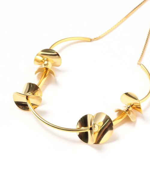 Ray BEAMS(レイビームス)の「RBS / カーブド パイプ ネックレス GOLD(ネックレス・レディース・ゴールド・ONE SIZE)」の5枚目の写真