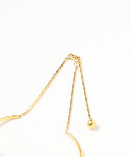 Ray BEAMS(レイビームス)の「RBS / カーブド パイプ ネックレス GOLD(ネックレス・レディース・ゴールド・ONE SIZE)」の6枚目の写真