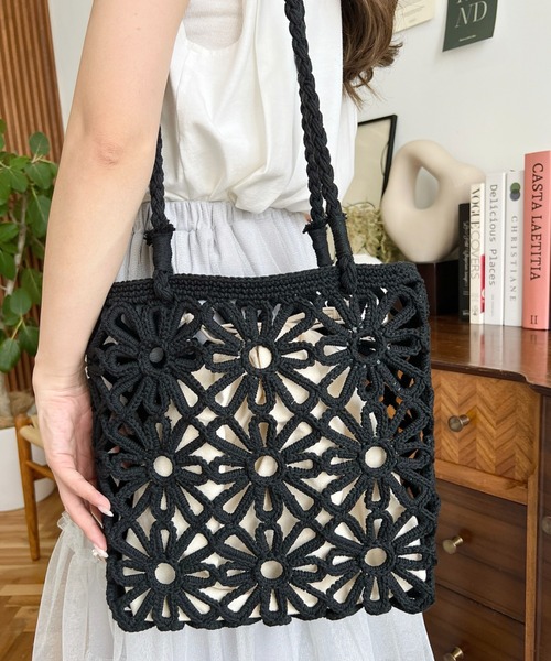 moment+（モーメントプラス）の「フラワー編みトートバッグ（トートバッグ・レディース・ブラック/アイボリー・FREE）」の10枚目の写真