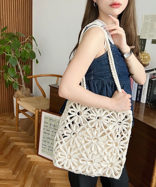 moment+（モーメントプラス）の「フラワー編みトートバッグ（トートバッグ・レディース・ブラック/アイボリー・FREE）」の18枚目の写真