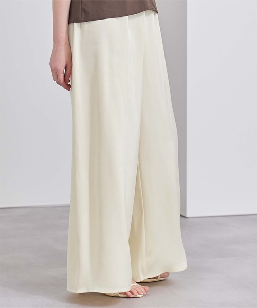 UR'S（ユアーズ）の「サテンイージードレープパンツ（その他パンツ・レディース・スミクロ/カーキ/アイボリー/キャメル/ダークブラウン・L/S/M）」の2枚目の写真