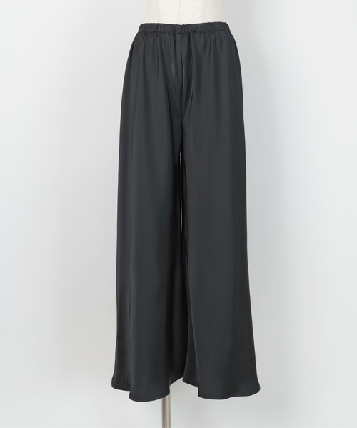 UR'S（ユアーズ）の「サテンイージードレープパンツ（その他パンツ・レディース・スミクロ/カーキ/アイボリー/キャメル/ダークブラウン・L/S/M）」の17枚目の写真