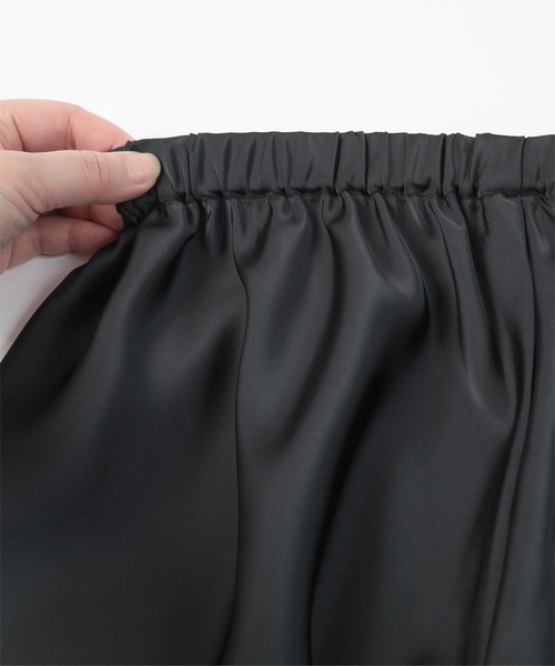 UR'S（ユアーズ）の「サテンイージードレープパンツ（その他パンツ・レディース・スミクロ/カーキ/アイボリー/キャメル/ダークブラウン・L/S/M）」の11枚目の写真