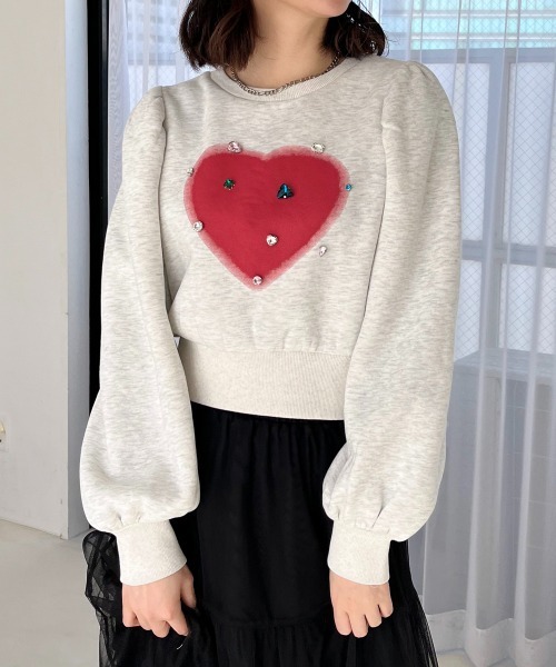 Rejoule(リジュール)の「ハートプリントビジュー付ショート丈裏起毛トップス(スウェット・レディース・チャコールグレー/オートミール/アイボリー・FREE)」の3枚目の写真