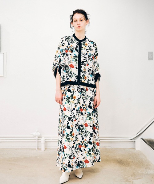 NOISE MAKER(ノイズメーカー)の「【追加⑦】ボタニカル柄オーバーサイズシャツ(シャツ/ブラウス・レディース・ブラック/オフホワイト・FREE)」の9枚目の写真